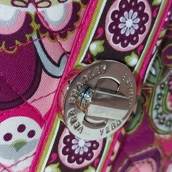 16. VERA BRADLEY TWISTLOCK CROSSBODY BAG! - Picture 2 of 2